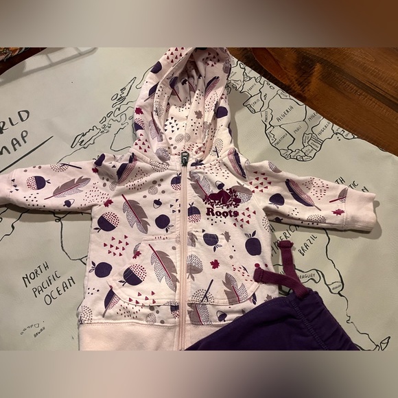 Roots - 3-6 Baby Sweatsuit. EUC. - Picture 2 of 3